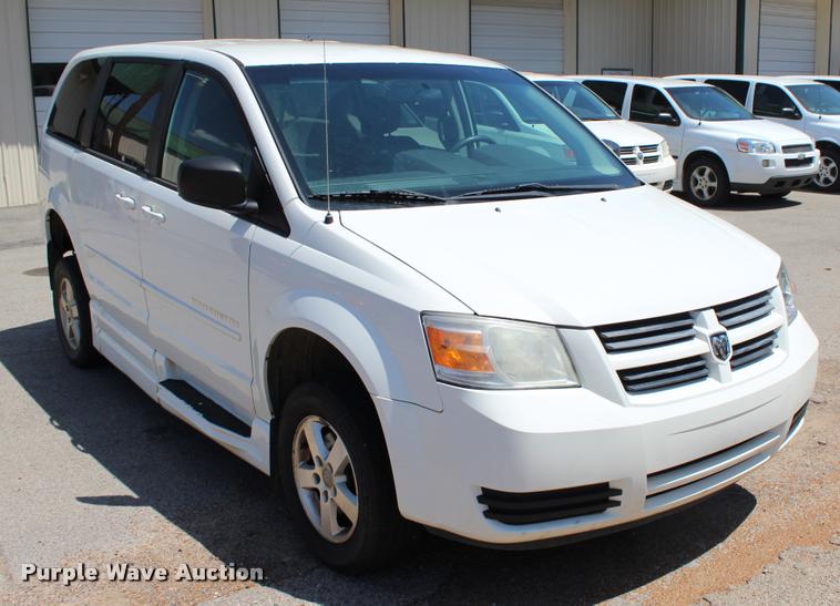 image for item L3151 2010 Dodge Grand Caravan SE van