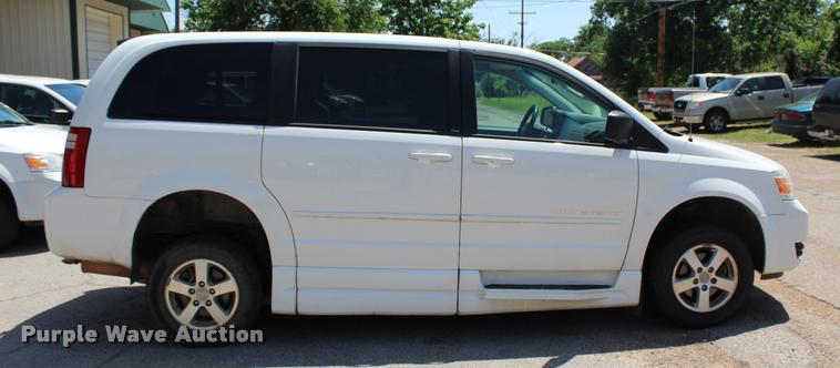 image for item L3151 2010 Dodge Grand Caravan SE van