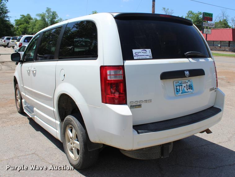 image for item L3151 2010 Dodge Grand Caravan SE van