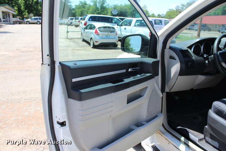 image for item L3151 2010 Dodge Grand Caravan SE van