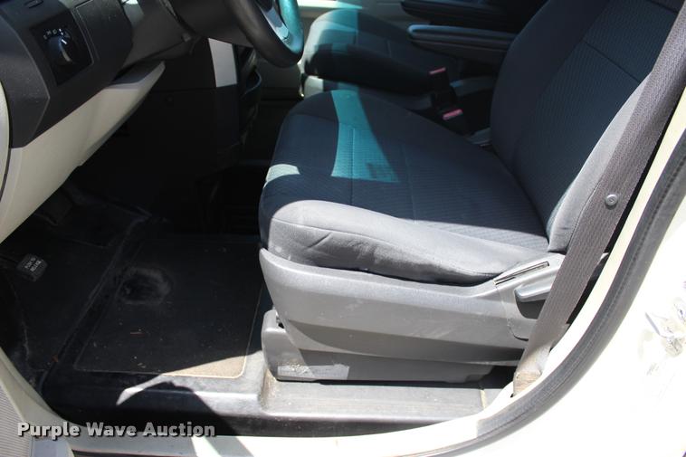 image for item L3151 2010 Dodge Grand Caravan SE van