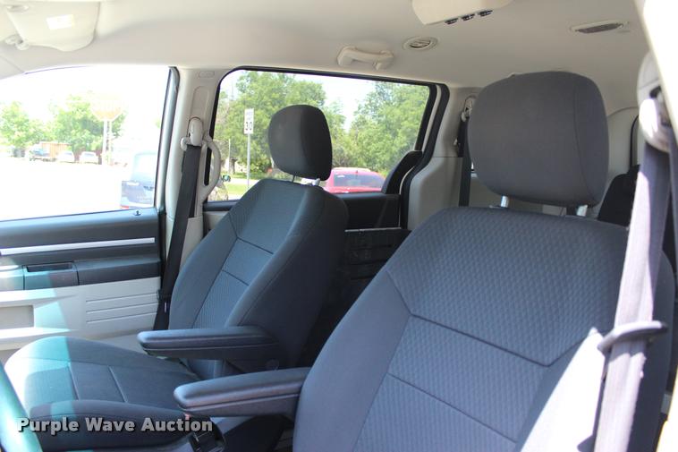 image for item L3151 2010 Dodge Grand Caravan SE van