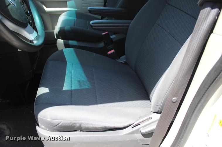 image for item L3151 2010 Dodge Grand Caravan SE van