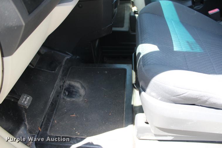 image for item L3151 2010 Dodge Grand Caravan SE van