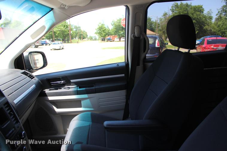 image for item L3151 2010 Dodge Grand Caravan SE van