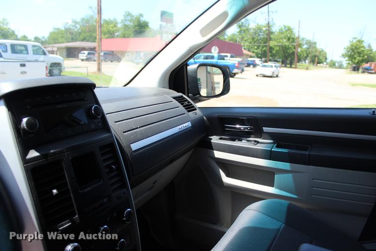 image for item L3151 2010 Dodge Grand Caravan SE van