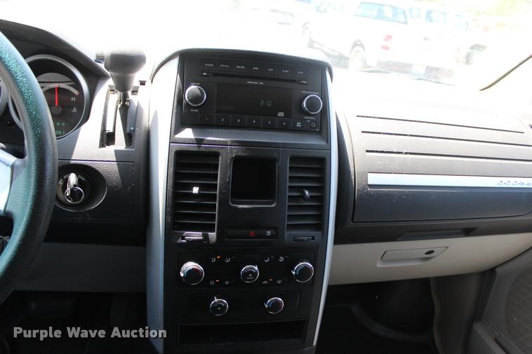 image for item L3151 2010 Dodge Grand Caravan SE van