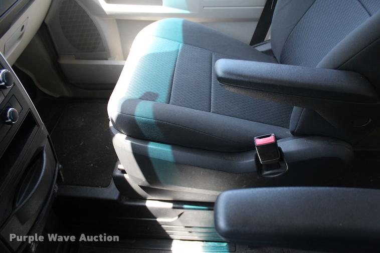 image for item L3151 2010 Dodge Grand Caravan SE van