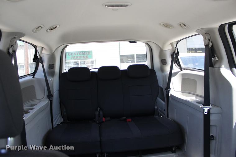 image for item L3151 2010 Dodge Grand Caravan SE van