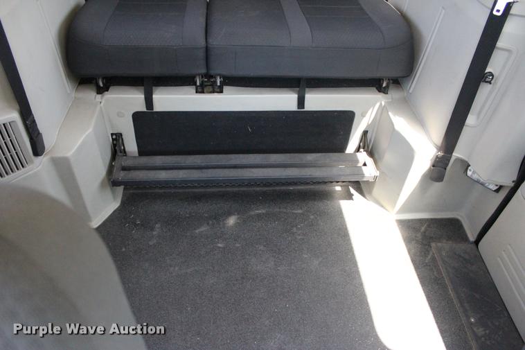 image for item L3151 2010 Dodge Grand Caravan SE van