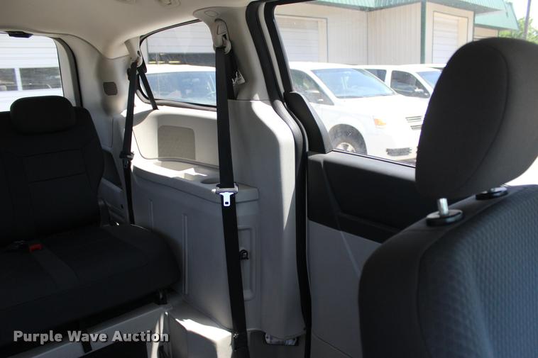 image for item L3151 2010 Dodge Grand Caravan SE van