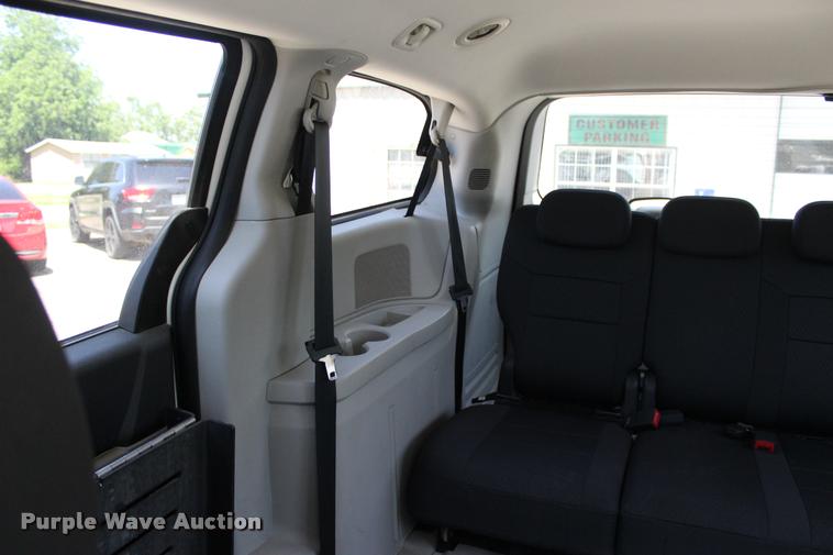 image for item L3151 2010 Dodge Grand Caravan SE van