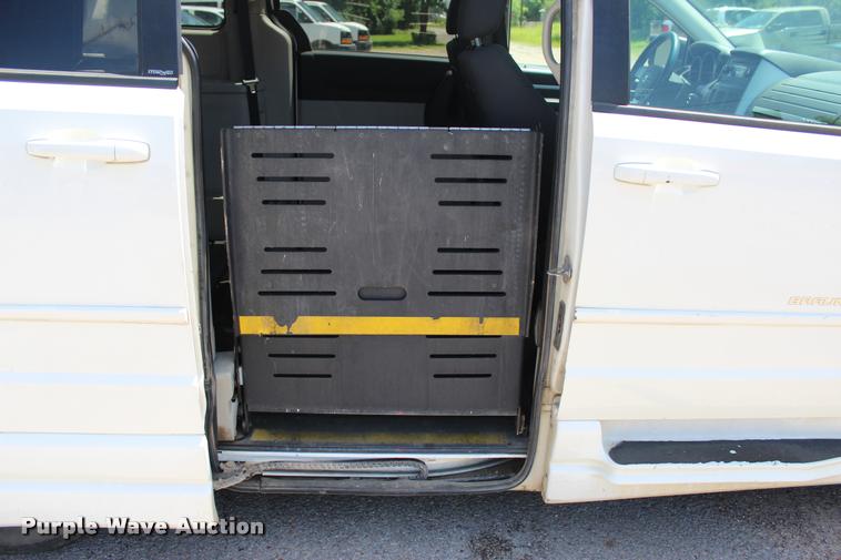 image for item L3151 2010 Dodge Grand Caravan SE van