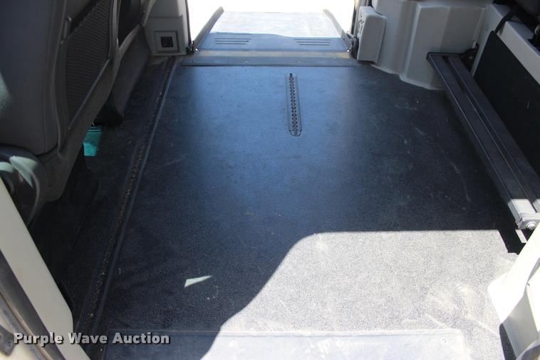 image for item L3151 2010 Dodge Grand Caravan SE van