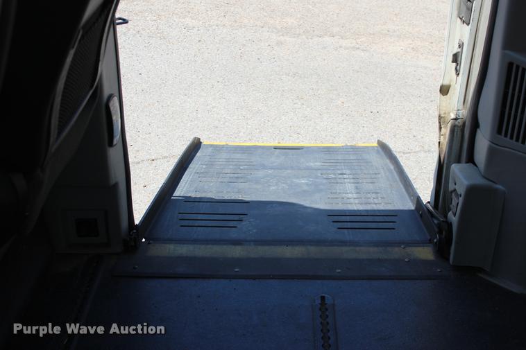 image for item L3151 2010 Dodge Grand Caravan SE van