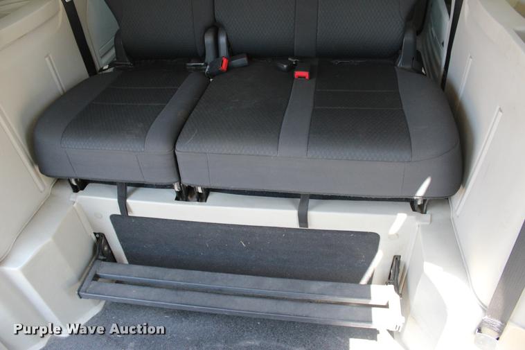 image for item L3151 2010 Dodge Grand Caravan SE van