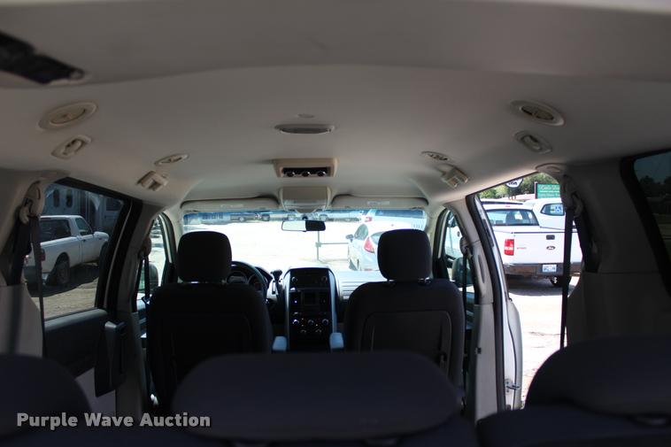 image for item L3151 2010 Dodge Grand Caravan SE van