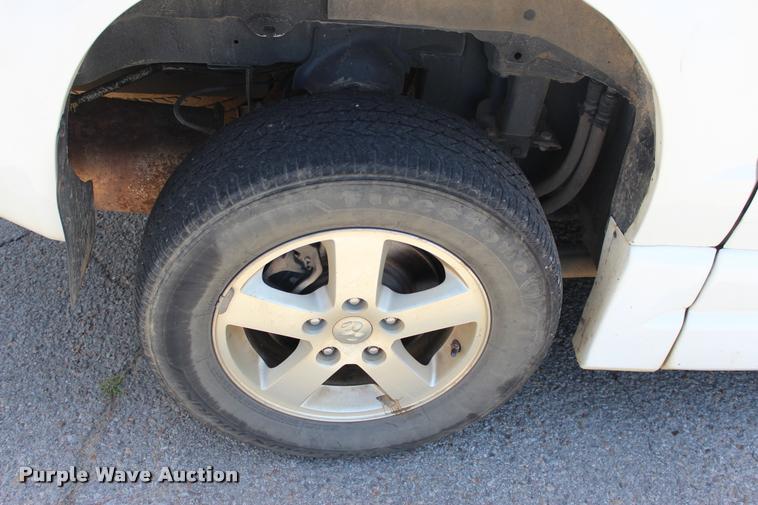 image for item L3151 2010 Dodge Grand Caravan SE van