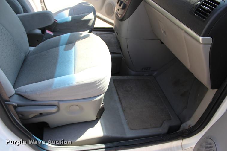 image for item L3152 2007 Chevrolet Uplander Cargo van