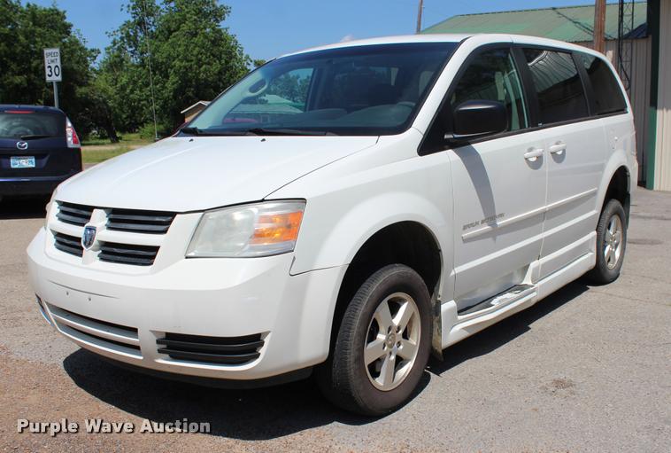 image for item L3154 2010 Dodge Grand Caravan SE van