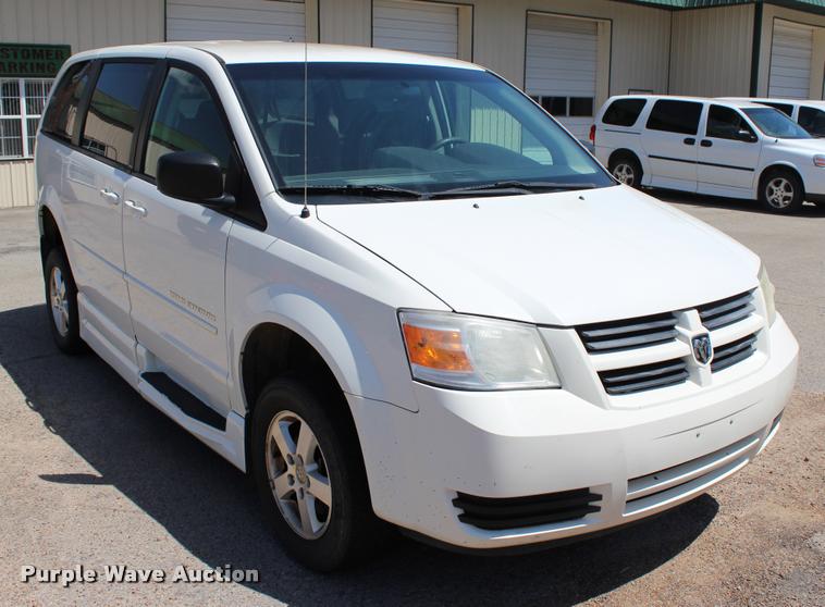 image for item L3154 2010 Dodge Grand Caravan SE van