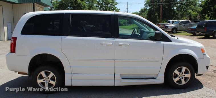 image for item L3154 2010 Dodge Grand Caravan SE van