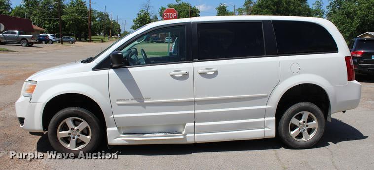 image for item L3154 2010 Dodge Grand Caravan SE van