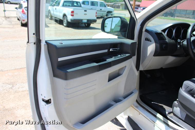 image for item L3154 2010 Dodge Grand Caravan SE van