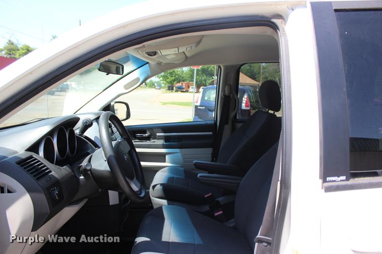 image for item L3154 2010 Dodge Grand Caravan SE van