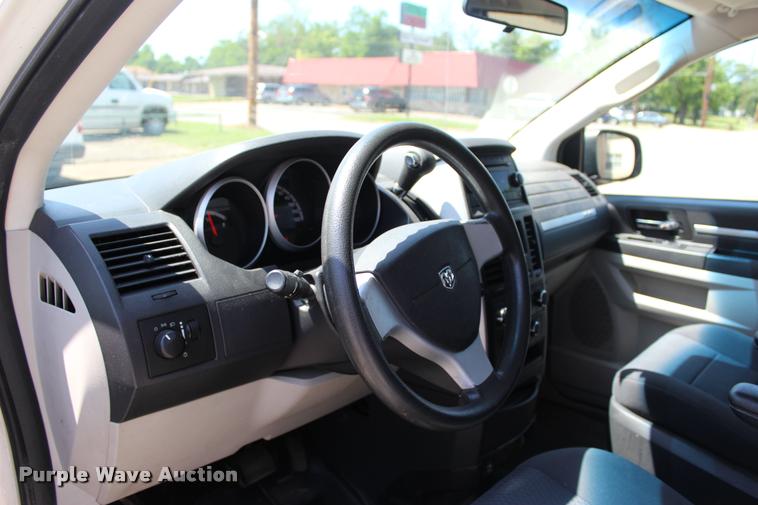 image for item L3154 2010 Dodge Grand Caravan SE van