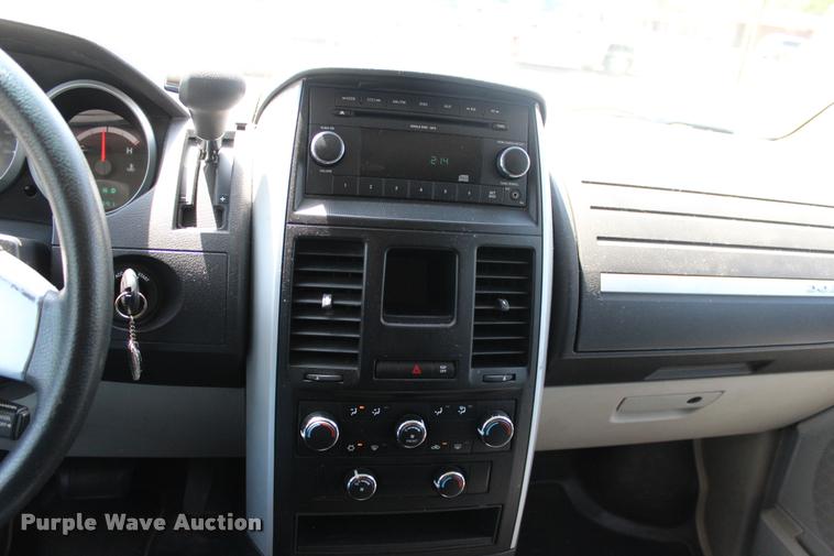 image for item L3154 2010 Dodge Grand Caravan SE van