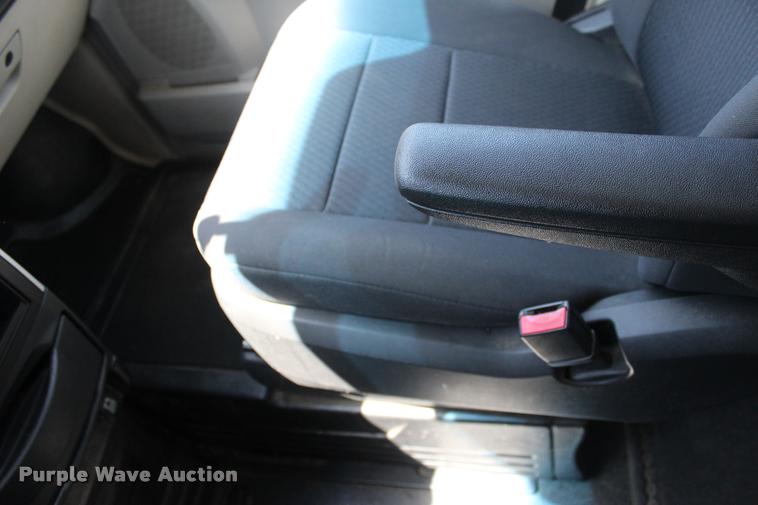 image for item L3154 2010 Dodge Grand Caravan SE van