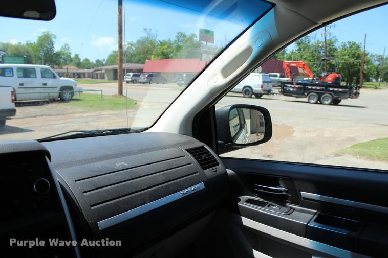 image for item L3154 2010 Dodge Grand Caravan SE van