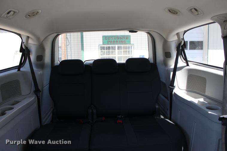 image for item L3154 2010 Dodge Grand Caravan SE van