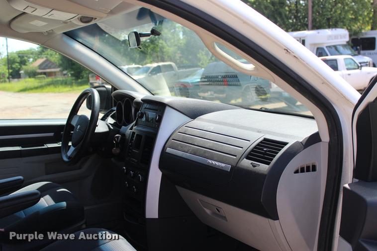 image for item L3154 2010 Dodge Grand Caravan SE van