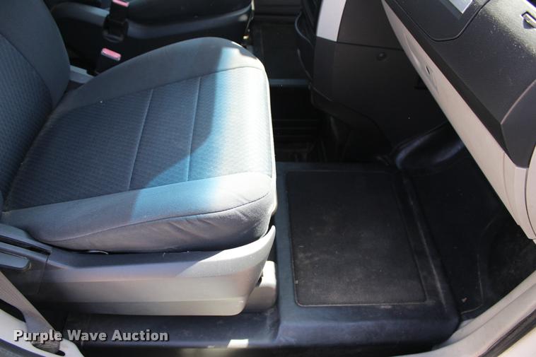 image for item L3154 2010 Dodge Grand Caravan SE van