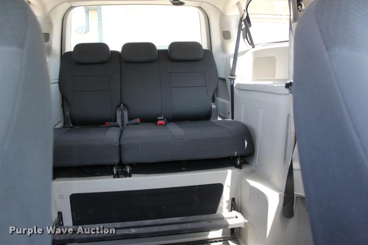 image for item L3154 2010 Dodge Grand Caravan SE van