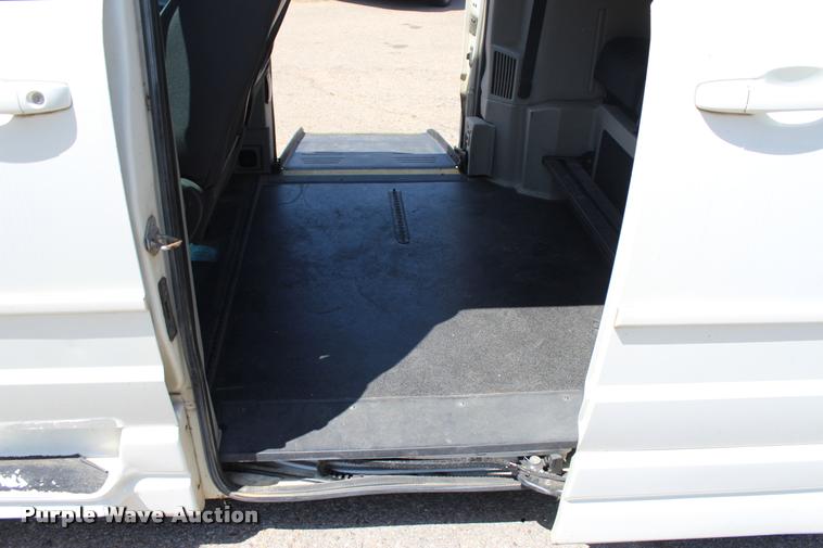 image for item L3154 2010 Dodge Grand Caravan SE van