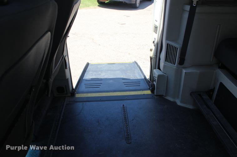 image for item L3154 2010 Dodge Grand Caravan SE van