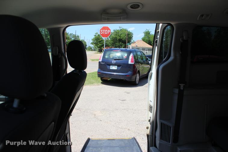 image for item L3154 2010 Dodge Grand Caravan SE van