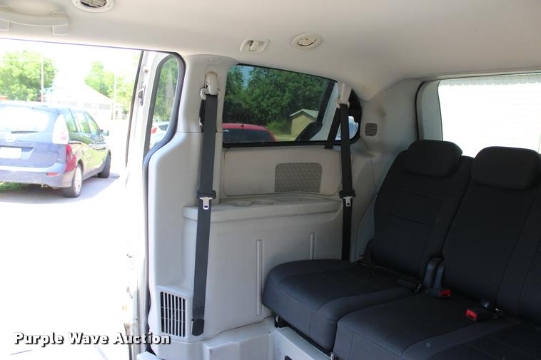 image for item L3154 2010 Dodge Grand Caravan SE van