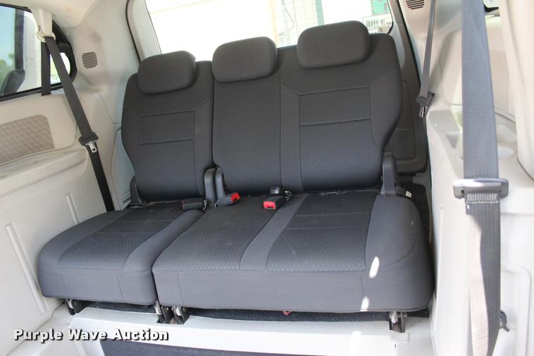 image for item L3154 2010 Dodge Grand Caravan SE van