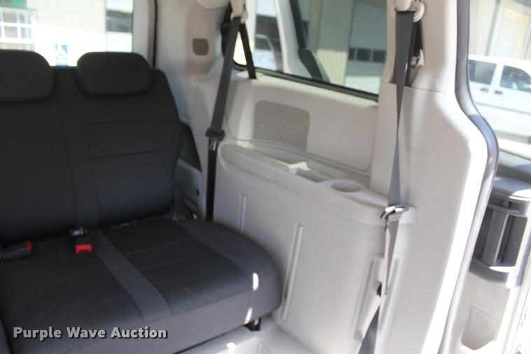 image for item L3154 2010 Dodge Grand Caravan SE van