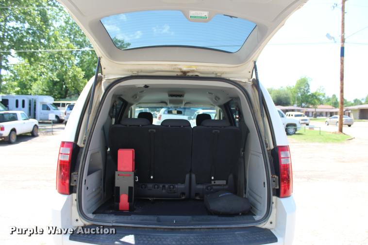 image for item L3154 2010 Dodge Grand Caravan SE van
