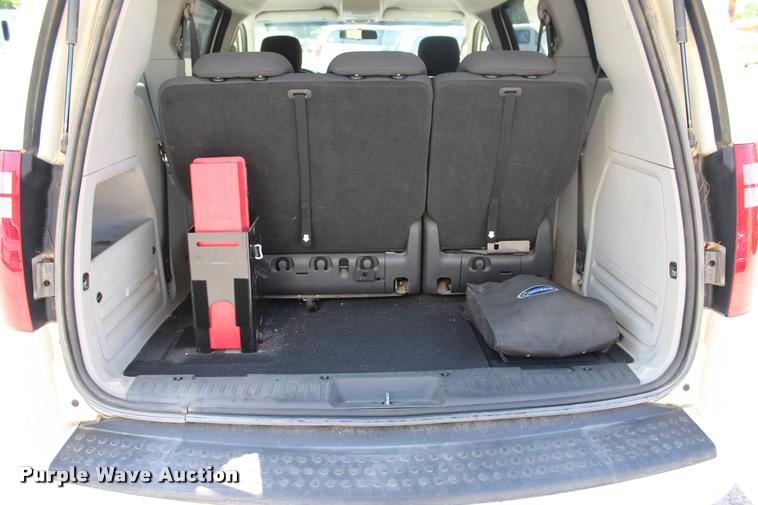 image for item L3154 2010 Dodge Grand Caravan SE van