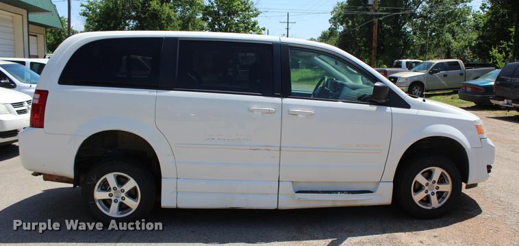 image for item L3156 2010 Dodge Grand Caravan SE van