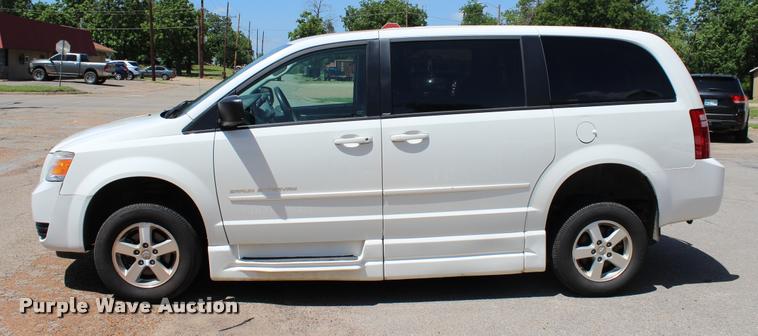 image for item L3156 2010 Dodge Grand Caravan SE van