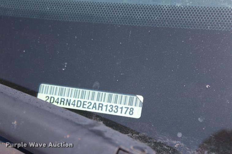 image for item L3156 2010 Dodge Grand Caravan SE van