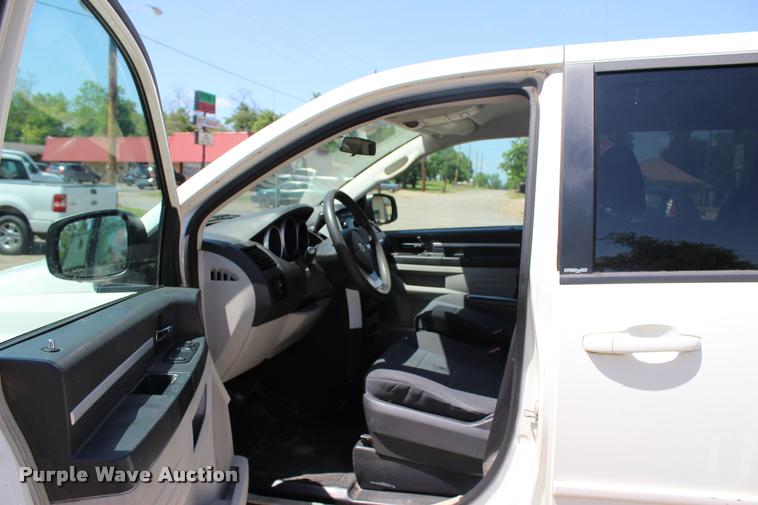 image for item L3156 2010 Dodge Grand Caravan SE van