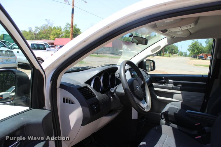 image for item L3156 2010 Dodge Grand Caravan SE van